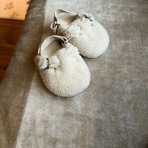 Cozy Cream Baby gap Sherpa clogs